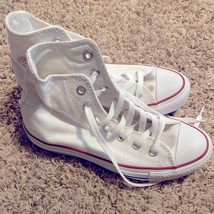 High top converse like brand new! Size 7